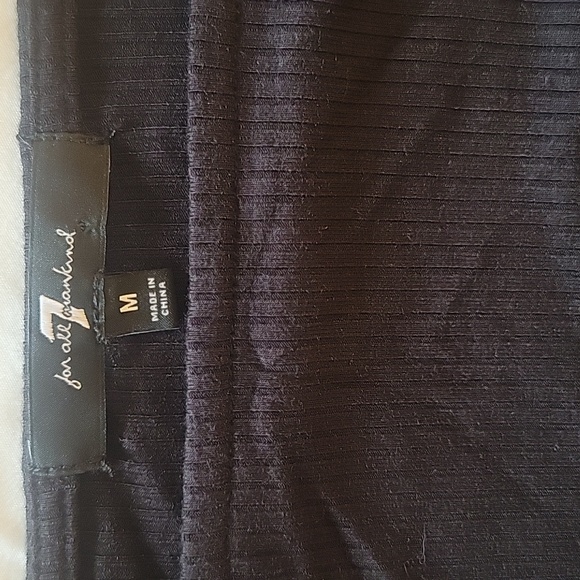 Cut out top and pink jeans outfit - Picture 4 of 8